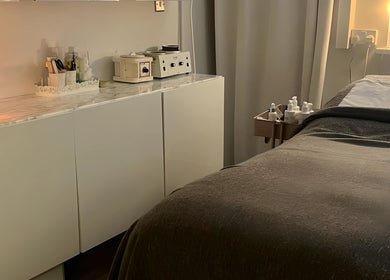 Cozy treatment room at Sassy Beauty Collective Derby, Derby, England, GB with a massage table and warm lighting.