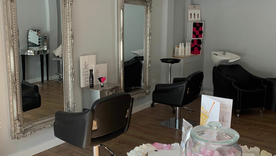 Image de The Lash Lounge Hair & Beauty Boutique 1