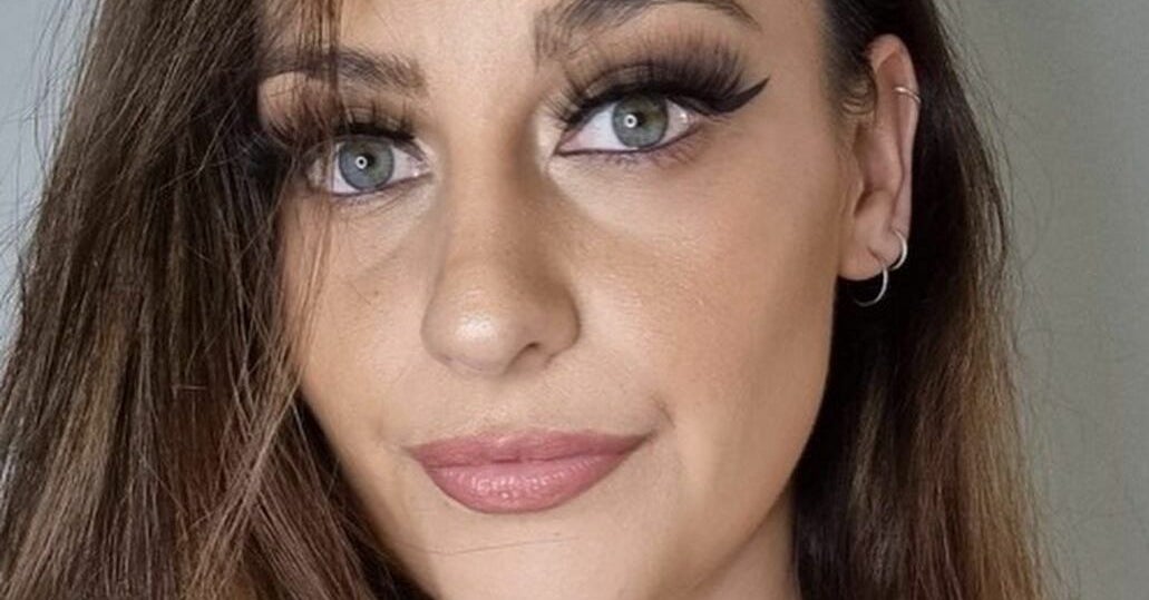 Zaplanuj wizytę w Rebecca b MUA 2 Wildflower Street Yarrabilba