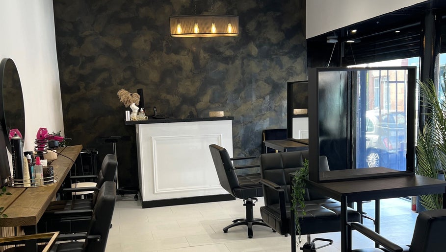 OAK Salon Hair and Beauty slika 1