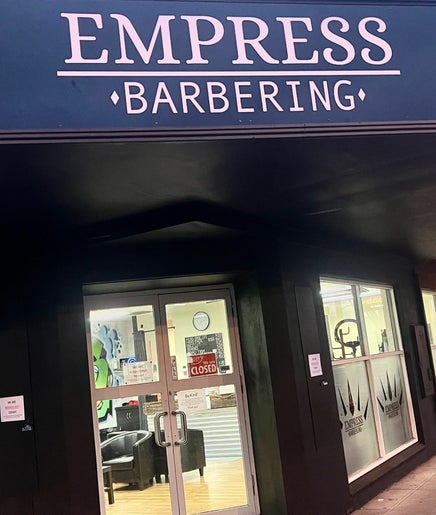 Empress Barbering  – obraz 2
