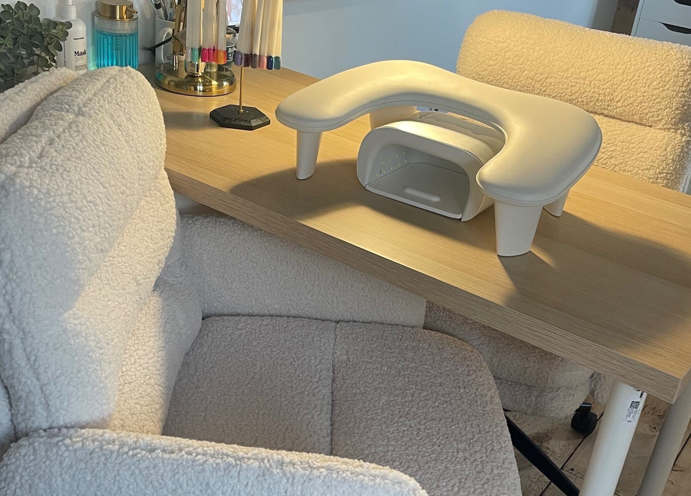 Comfortable nail salon station at Gee Gee's Beauty, Nantwich, England, GB.