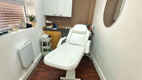 Get Lashed at The Collective