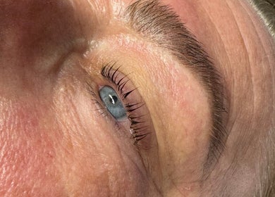 Close-up of expertly groomed brows at Soothe & Glow, Bletchley, England, GB highlighting lash details.