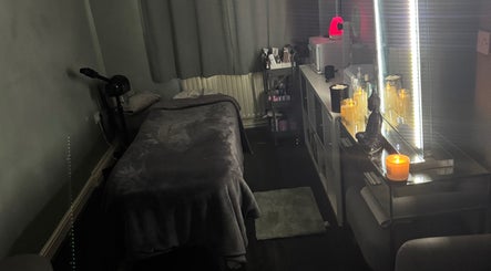 Cozy spa room at Soothe & Glow in Bletchley, England, GB, featuring a soft bed and ambient lighting.
