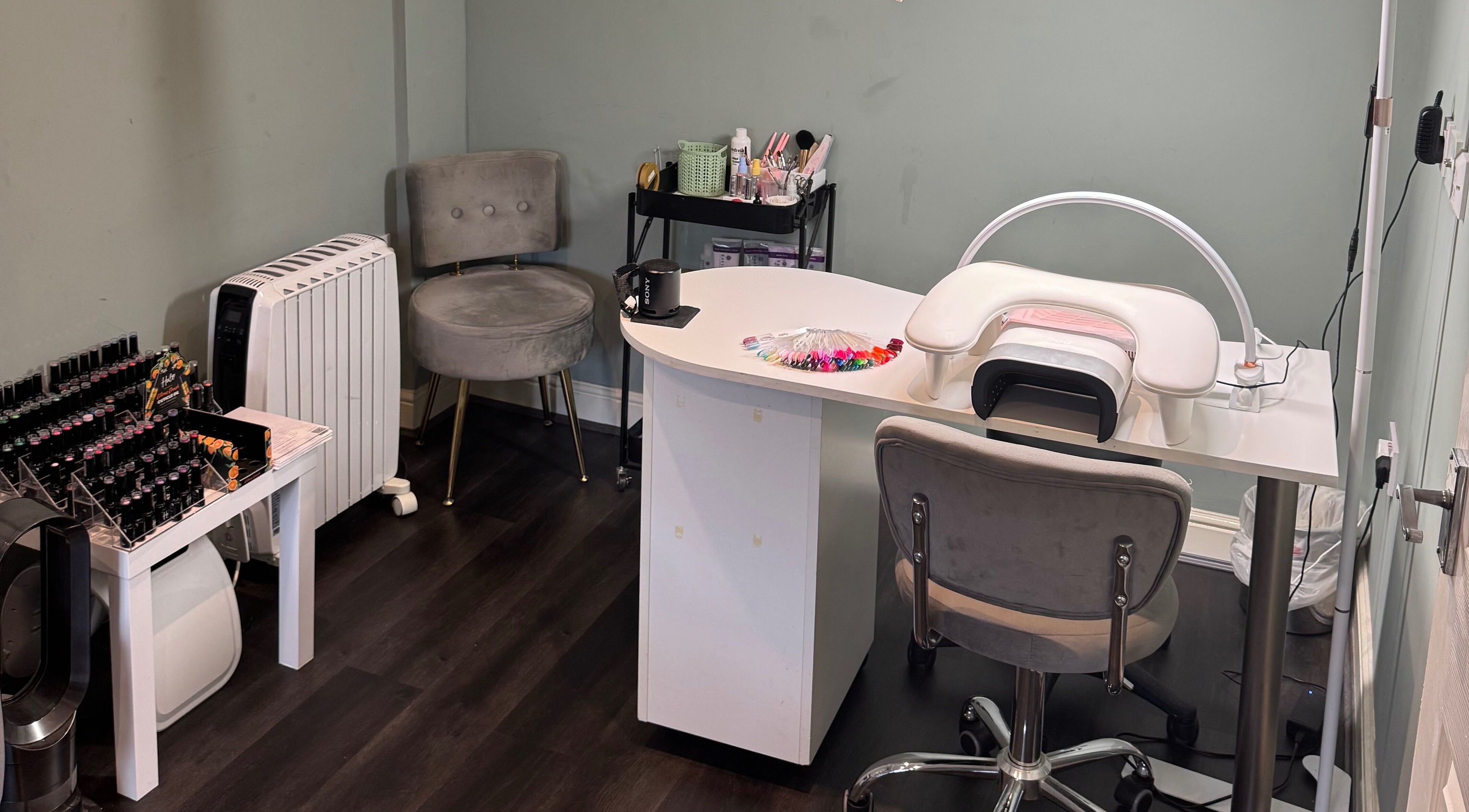 Soothe & Glow nail station in Bletchley, England, GB, featuring modern design and polish display.