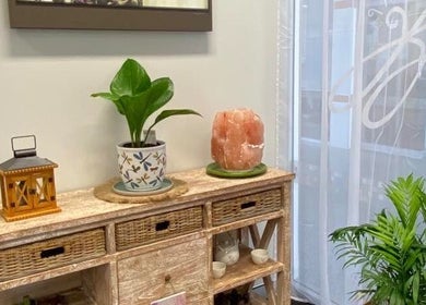 Serene decor at Resonate Massage and Wellbeing, Holland Park, Queensland, AU with plants and salt lamp.