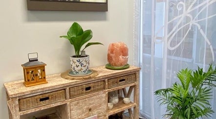 Serene decor at Resonate Massage and Wellbeing, Holland Park, Queensland, AU with plants and salt lamp.