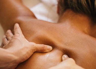 Calming massage session at Resonate Massage and Wellbeing in Holland Park, Queensland, AU.