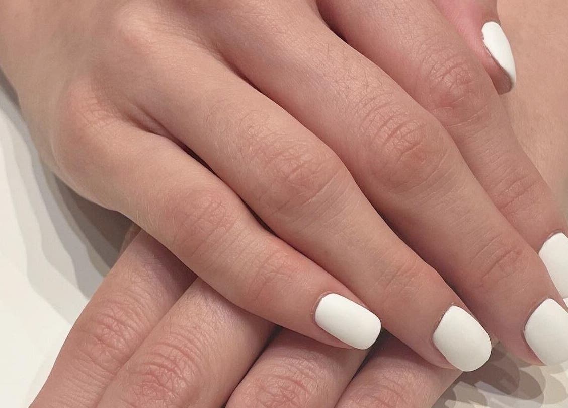 White manicured nails at ABBY NAIL SALON in Bangkok, TH showcase elegant nail art.