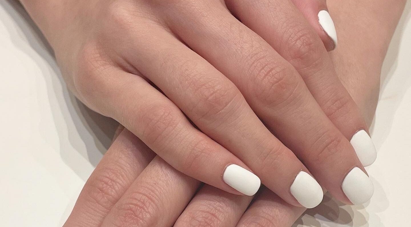 White manicured nails at ABBY NAIL SALON in Bangkok, TH showcase elegant nail art.