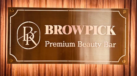 Browpick Beauty Bar & Spa elegant sign located in Port Moody, British Columbia, CA.