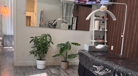 Tranquil therapy room at Browpick Beauty Bar & Spa, Port Moody, British Columbia, CA with modern decor.