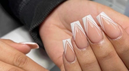 A A Nails And Beauty image 2