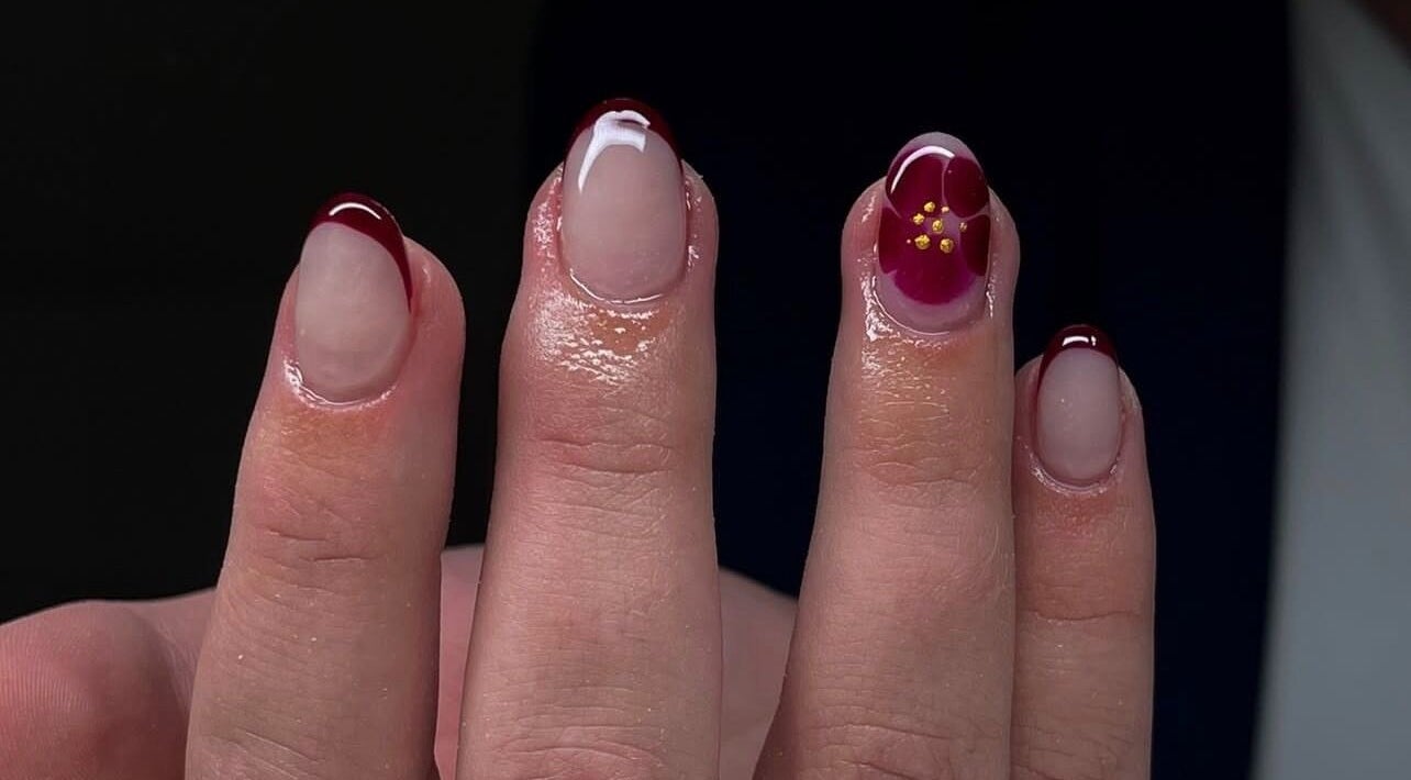 Stylish floral nail art at Amour Nails by Baya in Port Macquarie, New South Wales, AU.