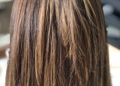 Cabelo com mechas loiras em Gessy Hair Cabeleireiros, Taubaté, São Paulo, BR.