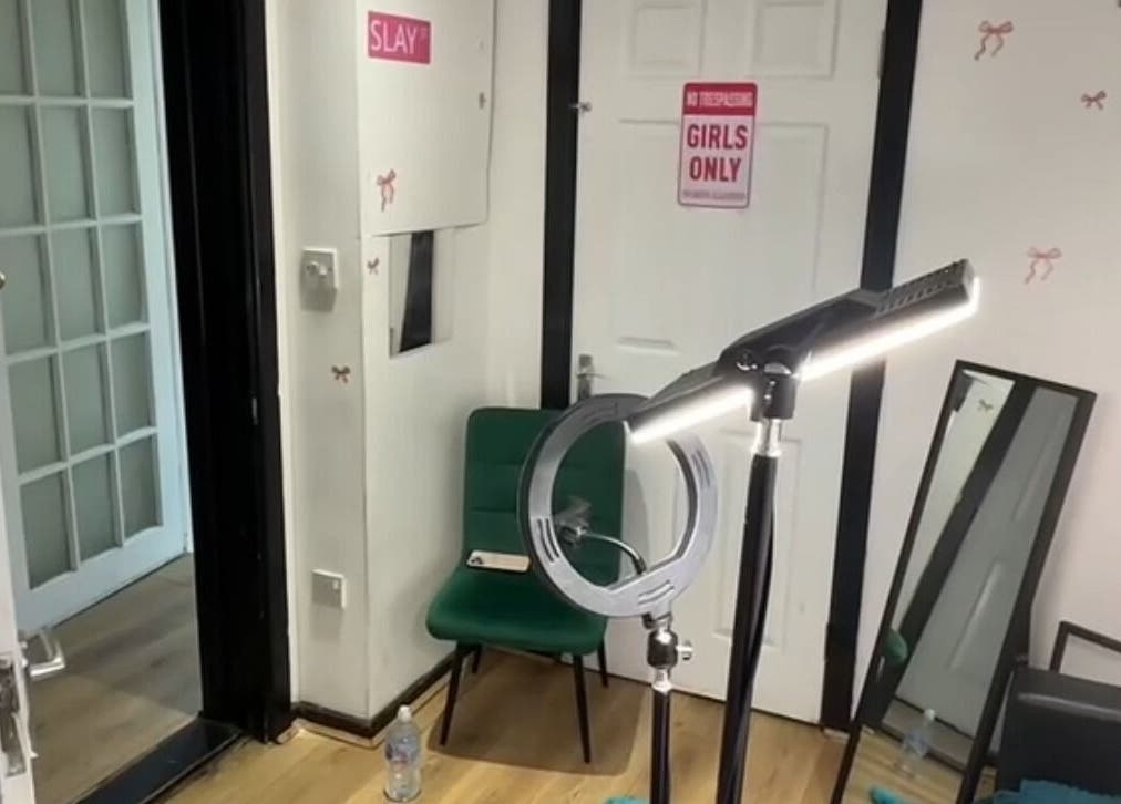 Beauty workspace at Created By Leenah, Purfleet, England, GB with ring light and mirror setup.