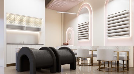 Interior moderno y luminoso del salón Beauty Room Fraijanes en Fraijanes, Guatemala, GT.