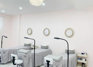 Amazing Lash Rooms  Beauty room decor, Esthetician room decor