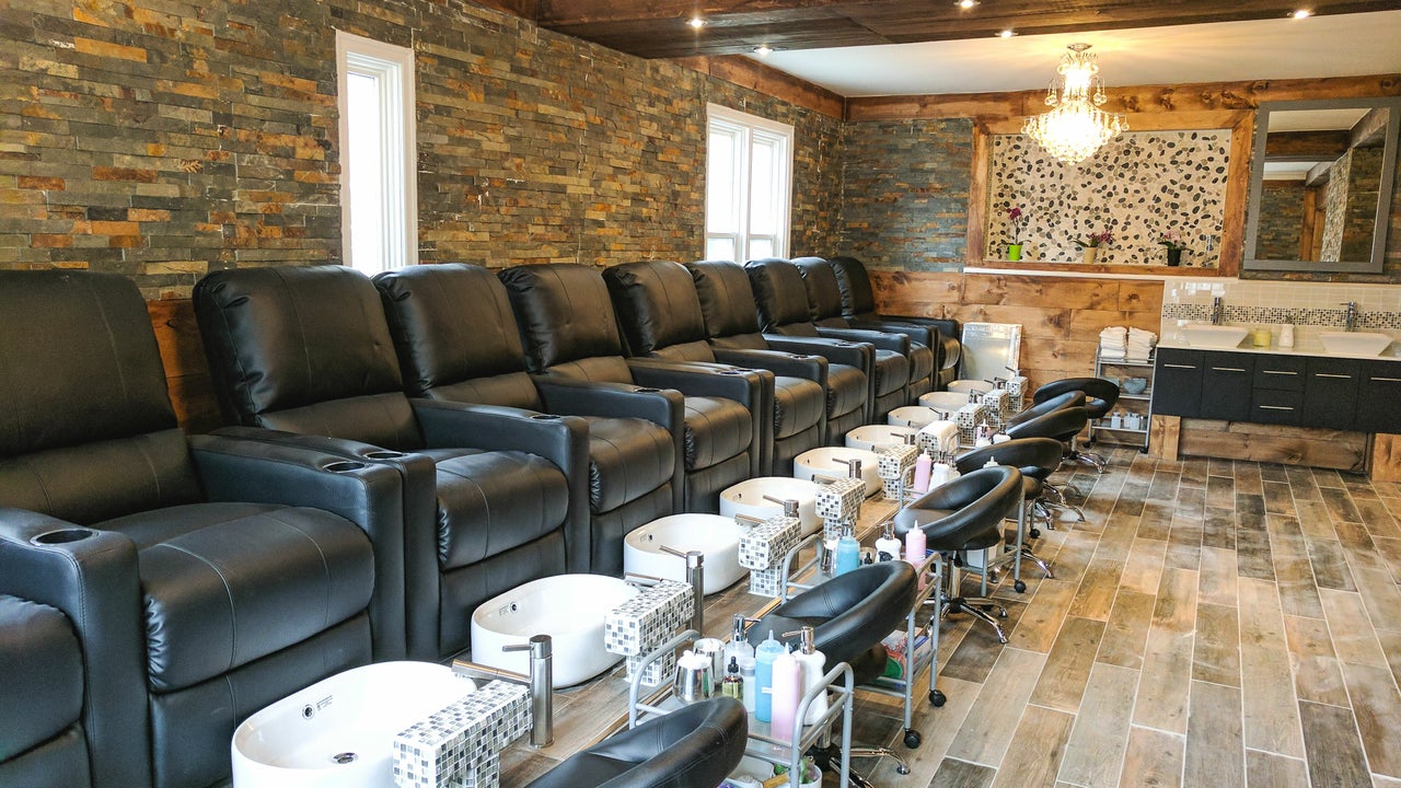 Kingston nail salon gets creative amid pandemic, offering outdoor manicures  | CTV News