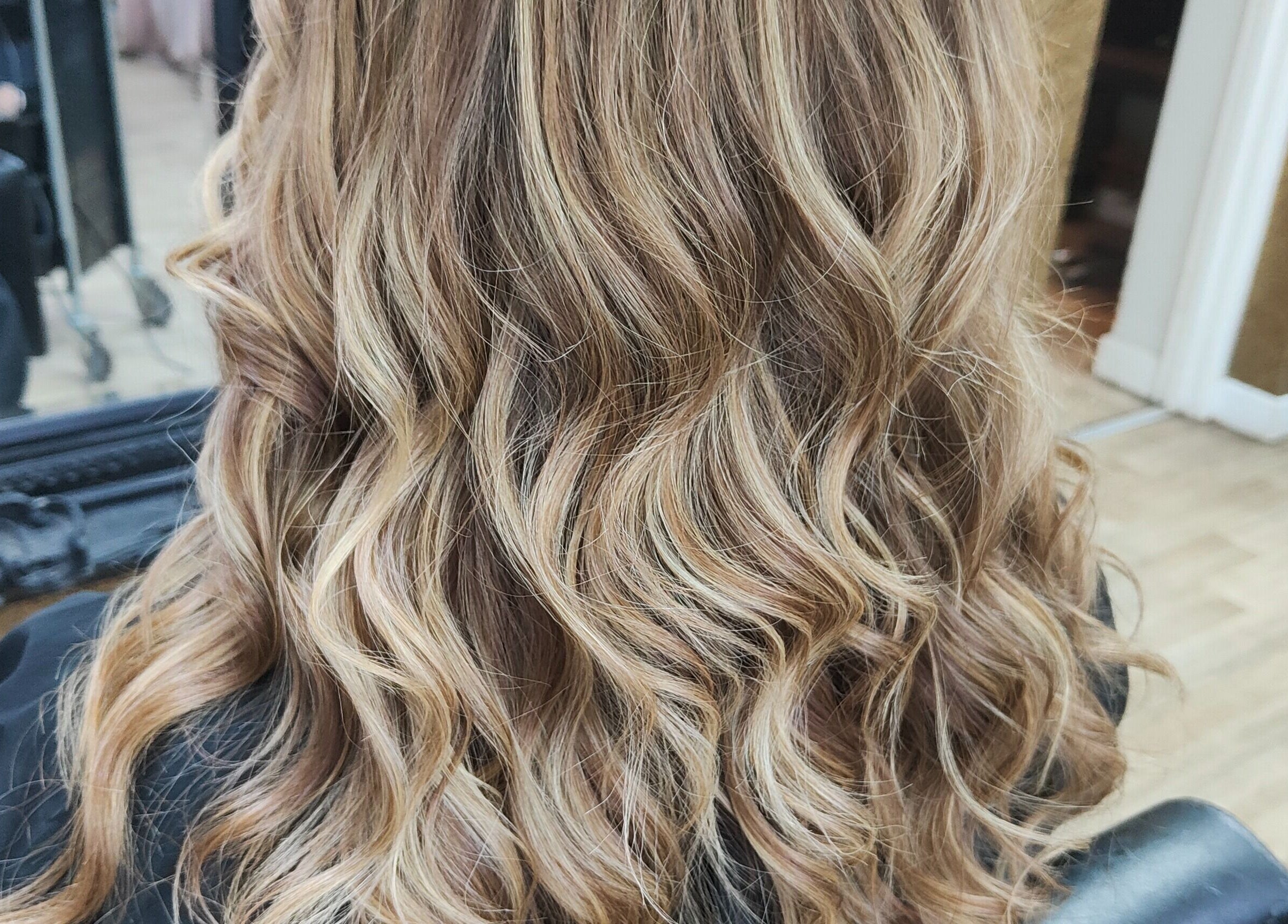 Luxurious wavy hairstyle at Tress & Bloom Ystradgynlais, Ystradgynlais, Wales, GB salon.