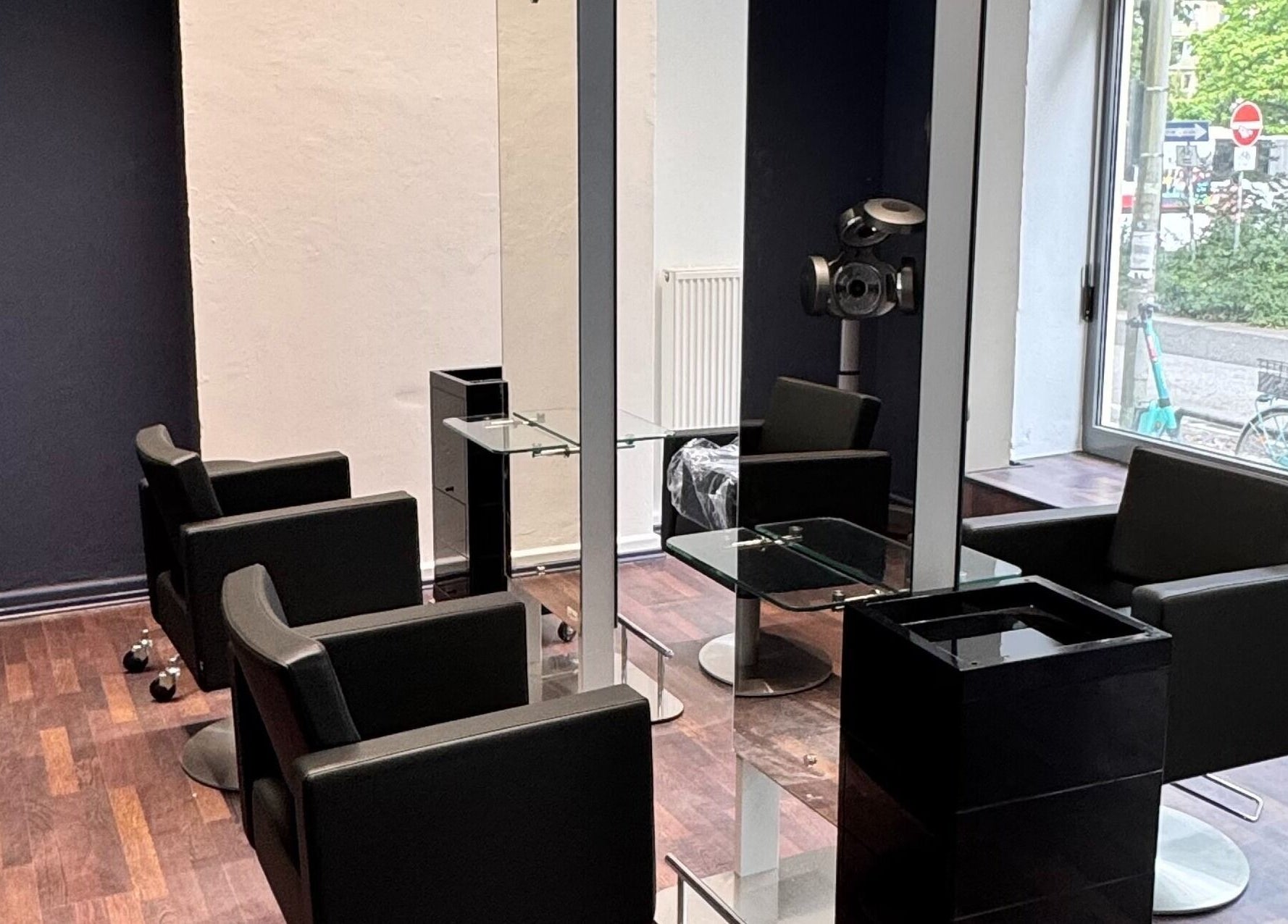 Inneneinrichtung von Krasota.Hamburg - Damir.Perukar, stilvoller Friseursalon in Hamburg, Hamburg, DE.