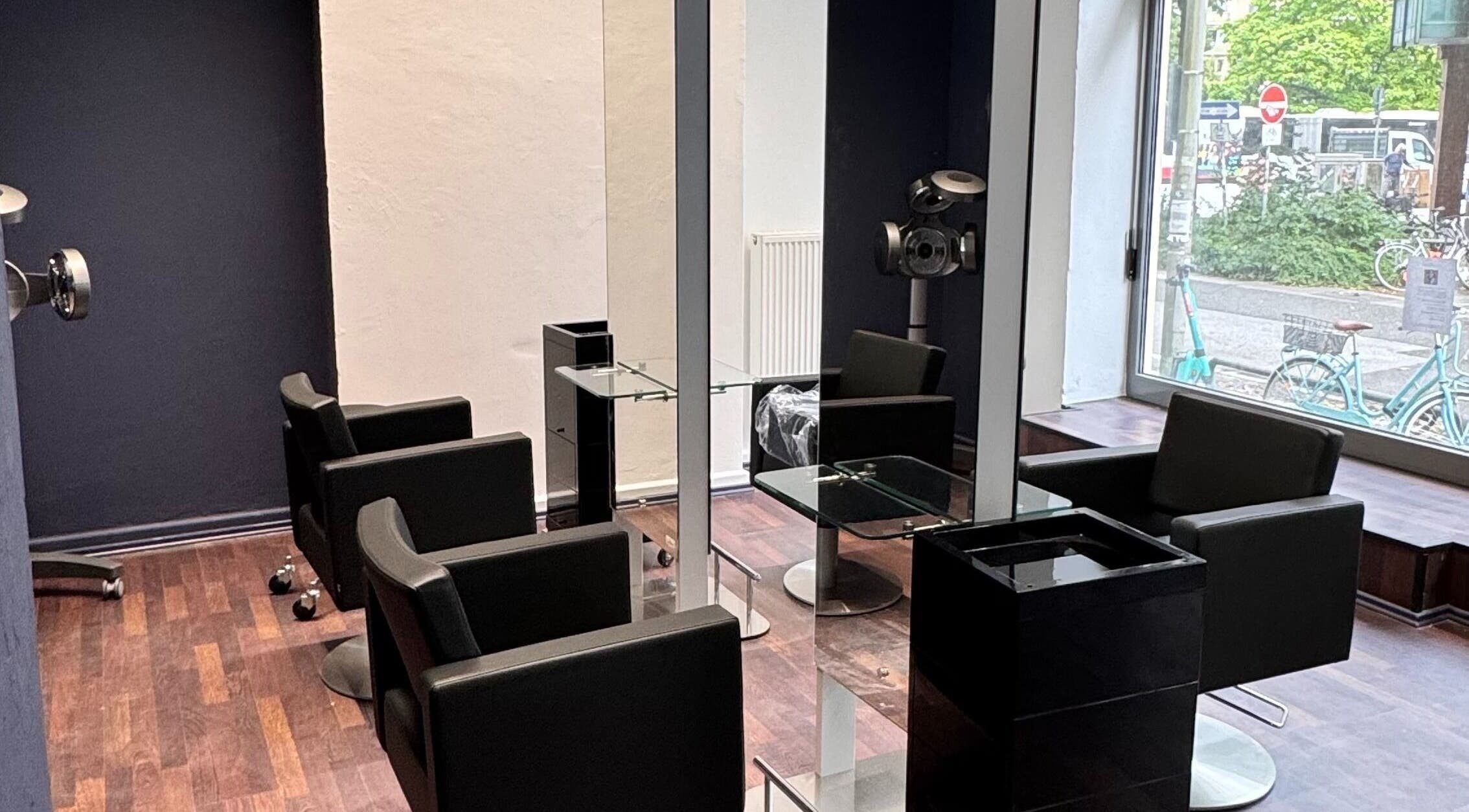 Inneneinrichtung von Krasota.Hamburg - Damir.Perukar, stilvoller Friseursalon in Hamburg, Hamburg, DE.