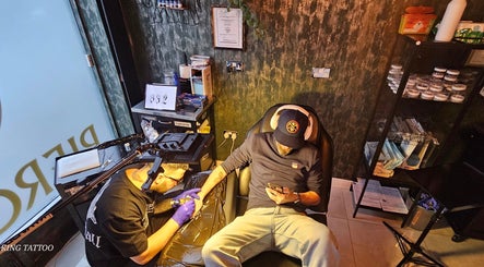 Needle King Tattoo – obraz 3