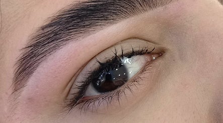 Image de Lorena carvajal pestañas y cejas  3