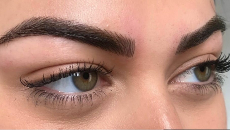 Eyebrows By Hiral Albertpark – kuva 1