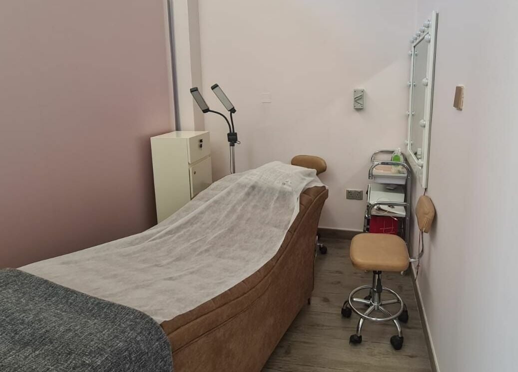 Serene treatment room at Konjo Ladies Salon, Dubai, AE, with a comfortable bed and equipment for a relaxing experience.