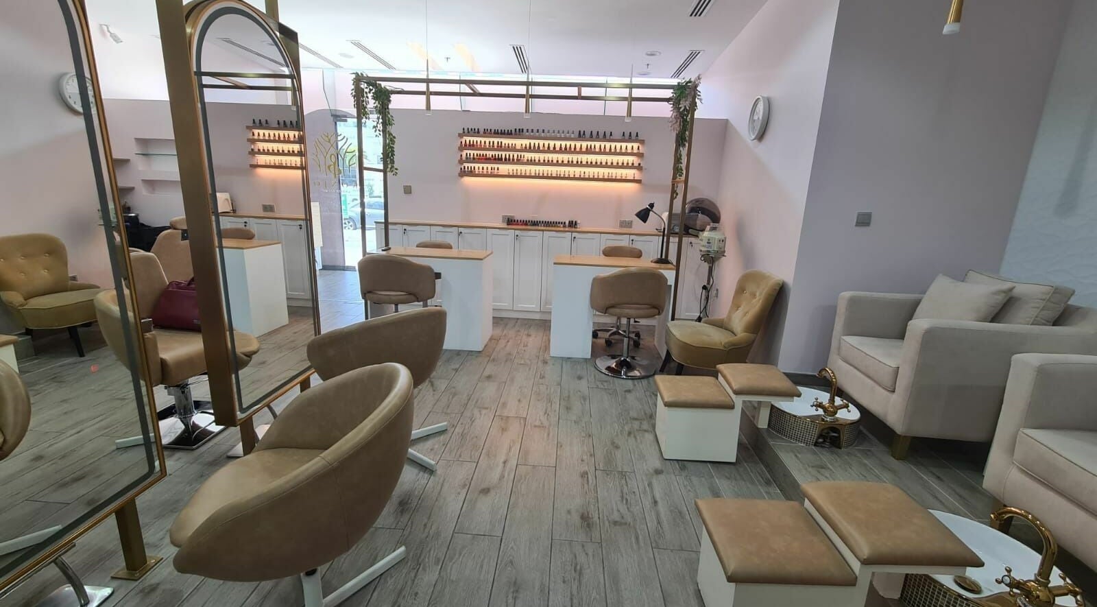 Chic interior of Konjo Ladies Salon in Dubai, AE, showcasing modern styling stations and plush seating.