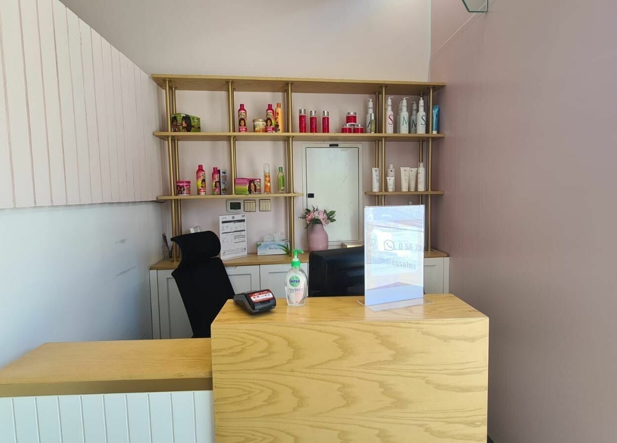 Chic reception desk at Konjo Ladies Salon, Dubai, AE featuring modern design and beauty products.