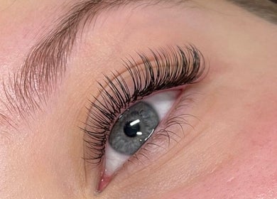 Lush eyelashes enhancement at Mimi-Jo Beauty, Scarborough, England, GB. Close-up of expertly styled lashes.