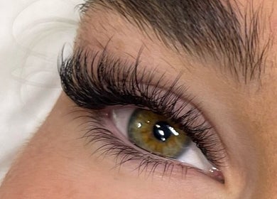 Exquisite eyelash extensions at Mimi-Jo Beauty Scarborough, England, GB providing stunning beauty enhancements.