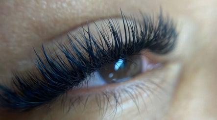 Dubi Lashes image 2