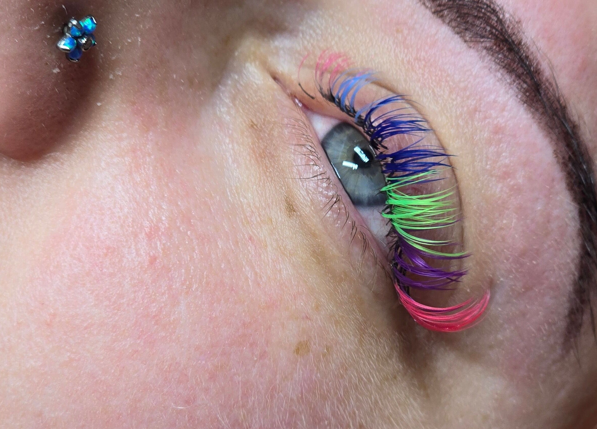 Vibrant rainbow eyelash extensions at DS BEAUTY, Dundee, Scotland, GB for a bold beauty statement.