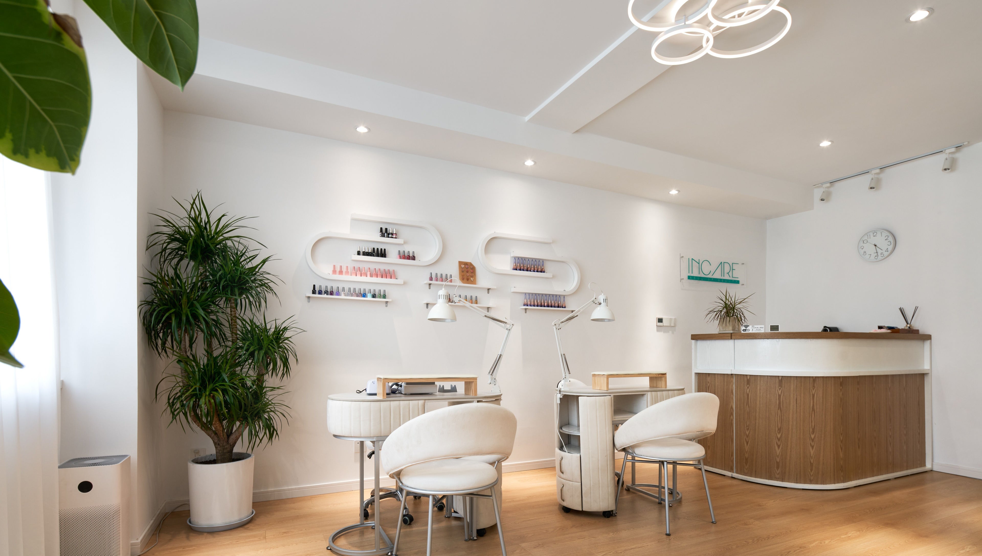 Modern reception and manicure area at Incare Beauty, Shang Hai Shi, Shang Hai Shi, CN with stylish decor.
