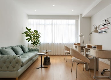 Modern beauty lounge at Incare Beauty, Shang Hai Shi, CN, with stylish furniture and bright natural light.