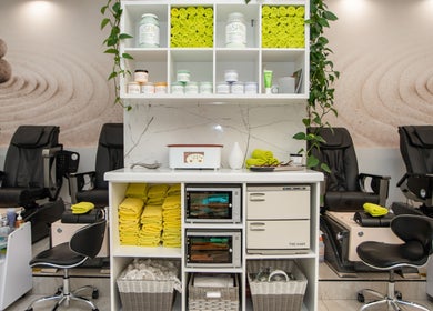 Relaxing pedicure chairs and spa essentials at LO Spa & Nails, Lakeshore East, Chicago, Illinois, US.