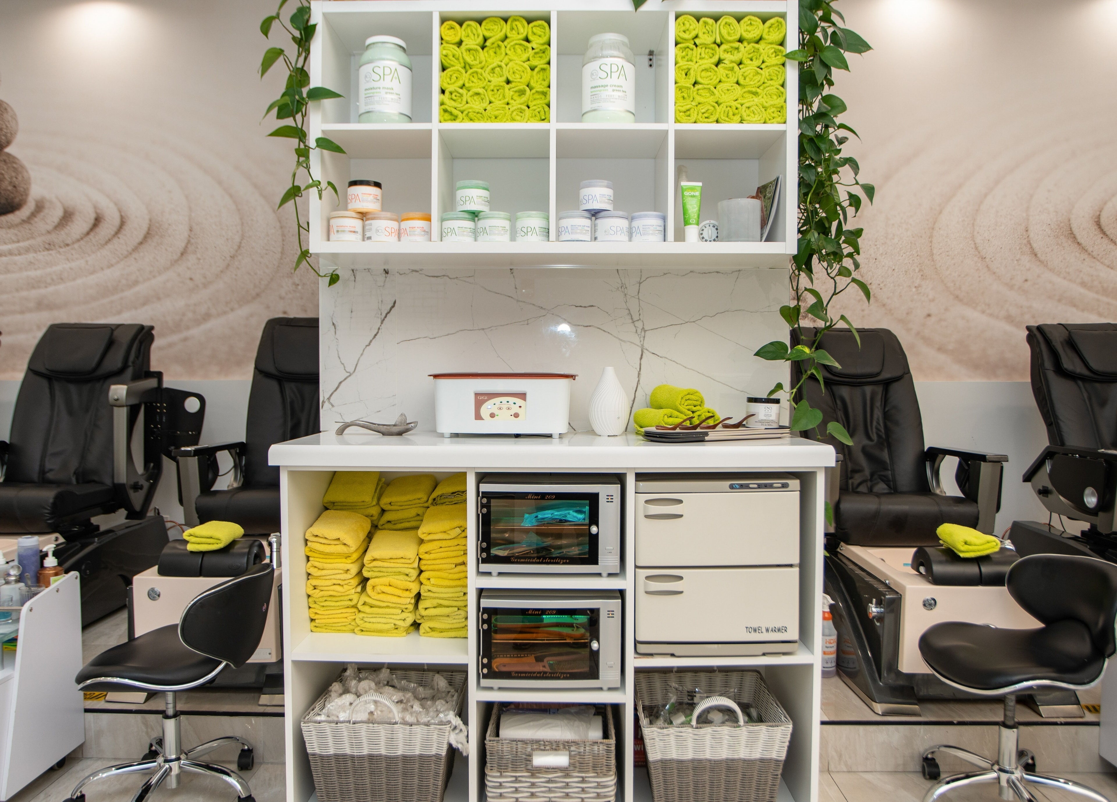 Relaxing pedicure chairs and spa essentials at LO Spa & Nails, Lakeshore East, Chicago, Illinois, US.