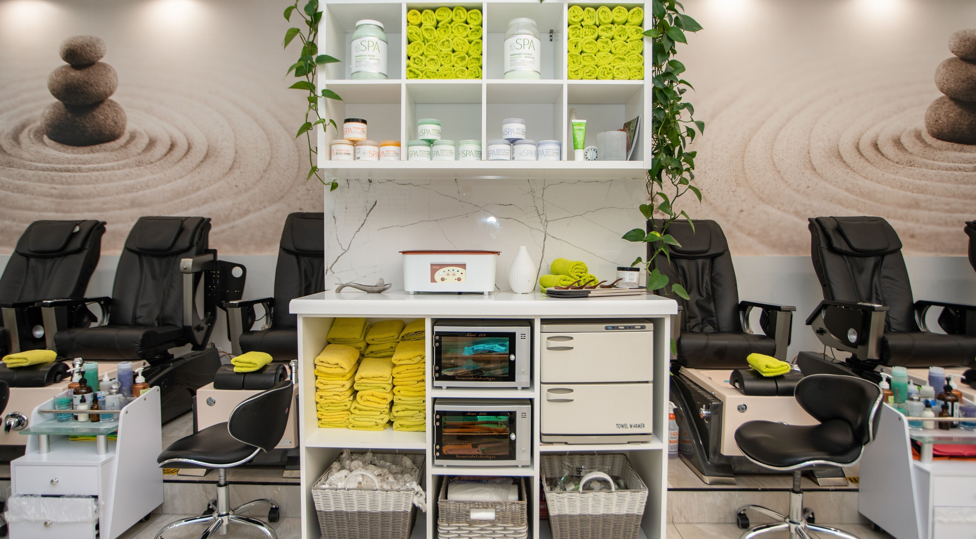 Relaxing pedicure chairs and spa essentials at LO Spa & Nails, Lakeshore East, Chicago, Illinois, US.