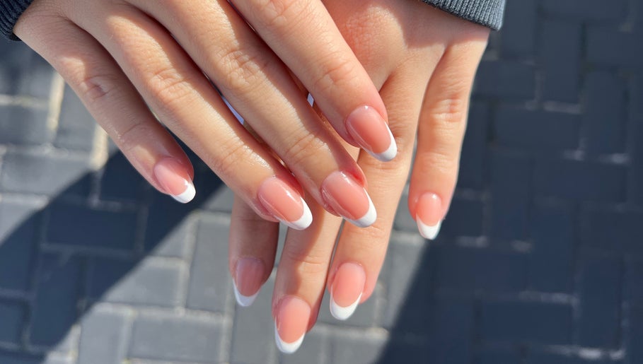 Pretty Little Nails – kuva 1