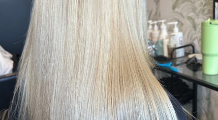 Sleek blonde hair transformation at HÉLI Studio Helensvale, Helensvale, Queensland, AU.