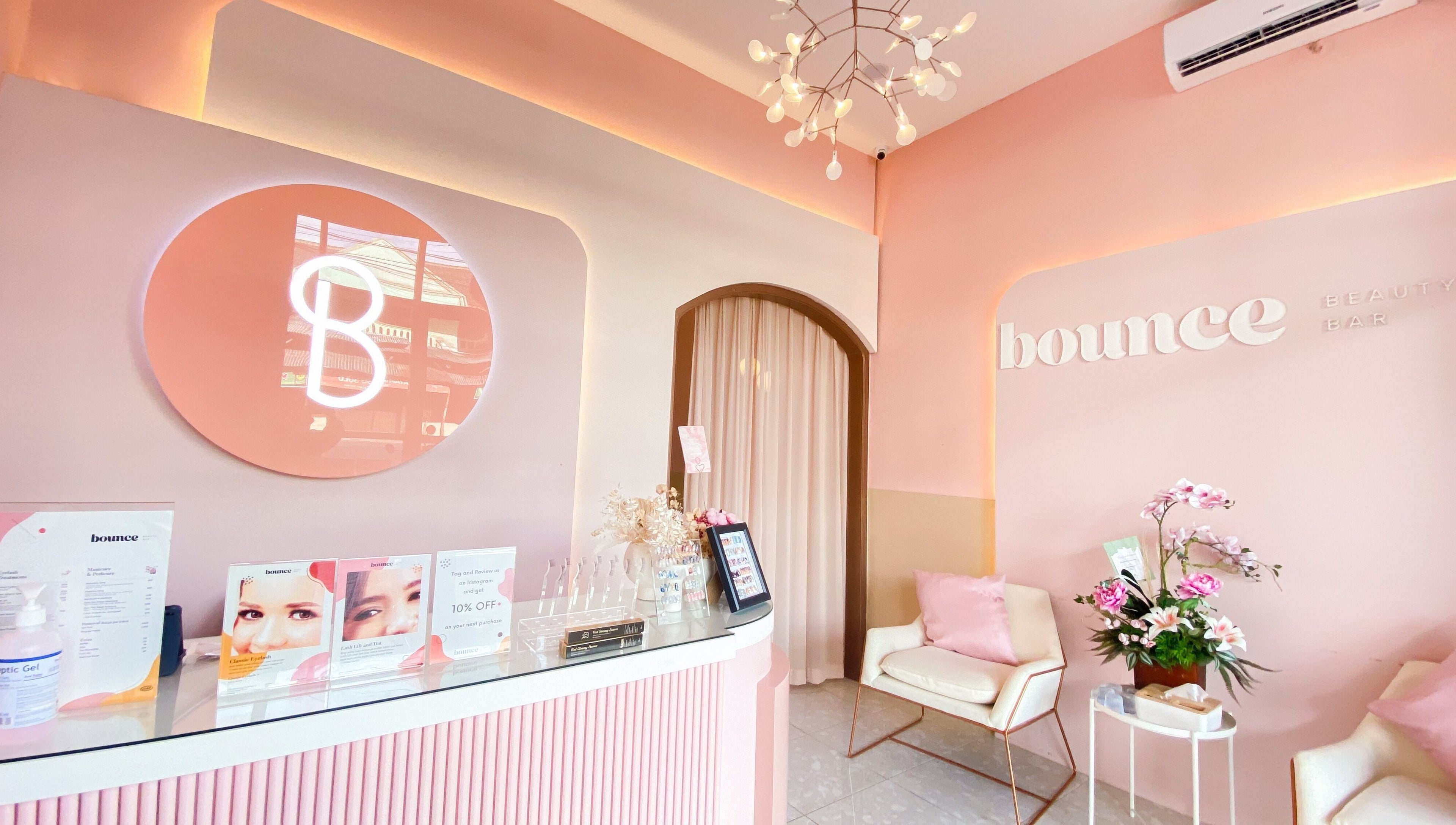 Chic interior of Bounce Beauty Bar with plush seating in Jawa Timur, Jawa Timur, ID.