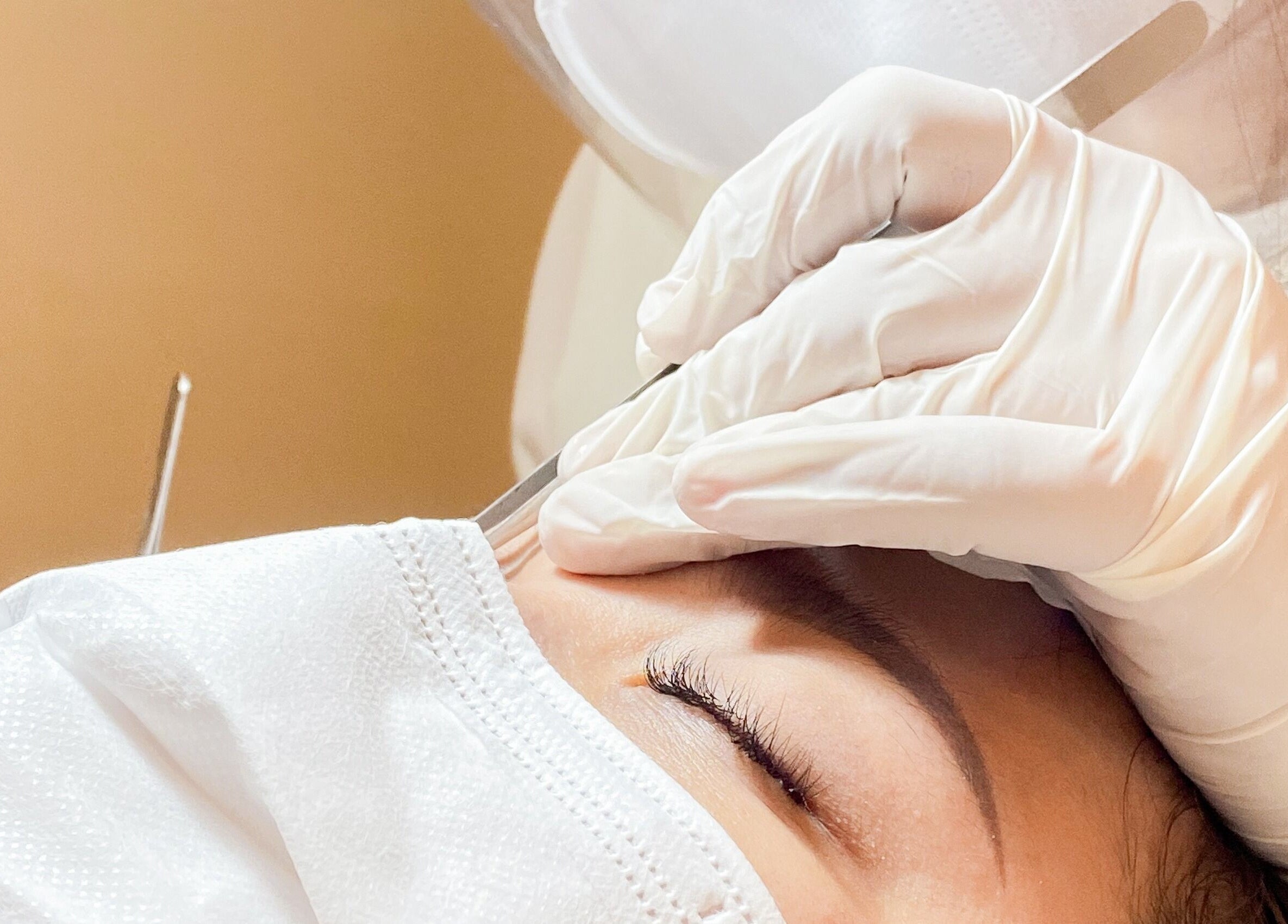 Professional dermaplaning at Bounce Beauty Bar, Jawa Timur, Jawa Timur, ID, enhancing skin radiance.