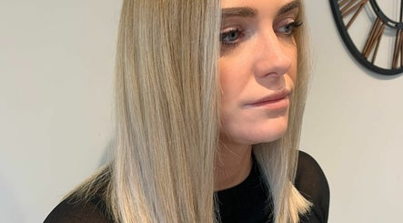 Charlotte Stanley Hairdressing , bild 2