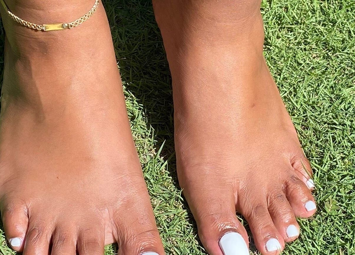 Beautiful pedicure on grass at Vxsnail Studio, Spanish Town, St. Catherine Parish, JM.