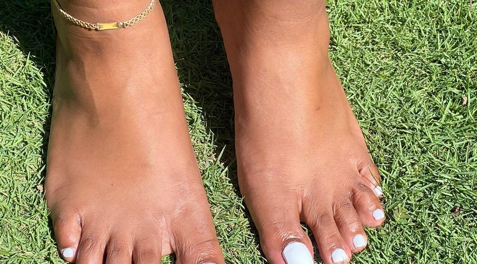 Beautiful pedicure on grass at Vxsnail Studio, Spanish Town, St. Catherine Parish, JM.