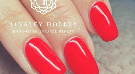 Ainsley Holley-Enhancing Natural Beauty 3paveikslėlis